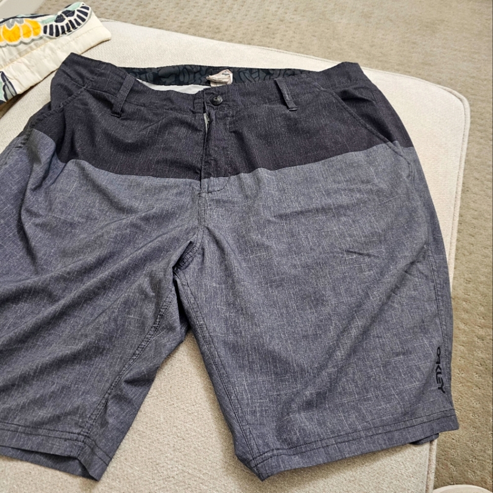 Oakley Shorts Men's Size 36